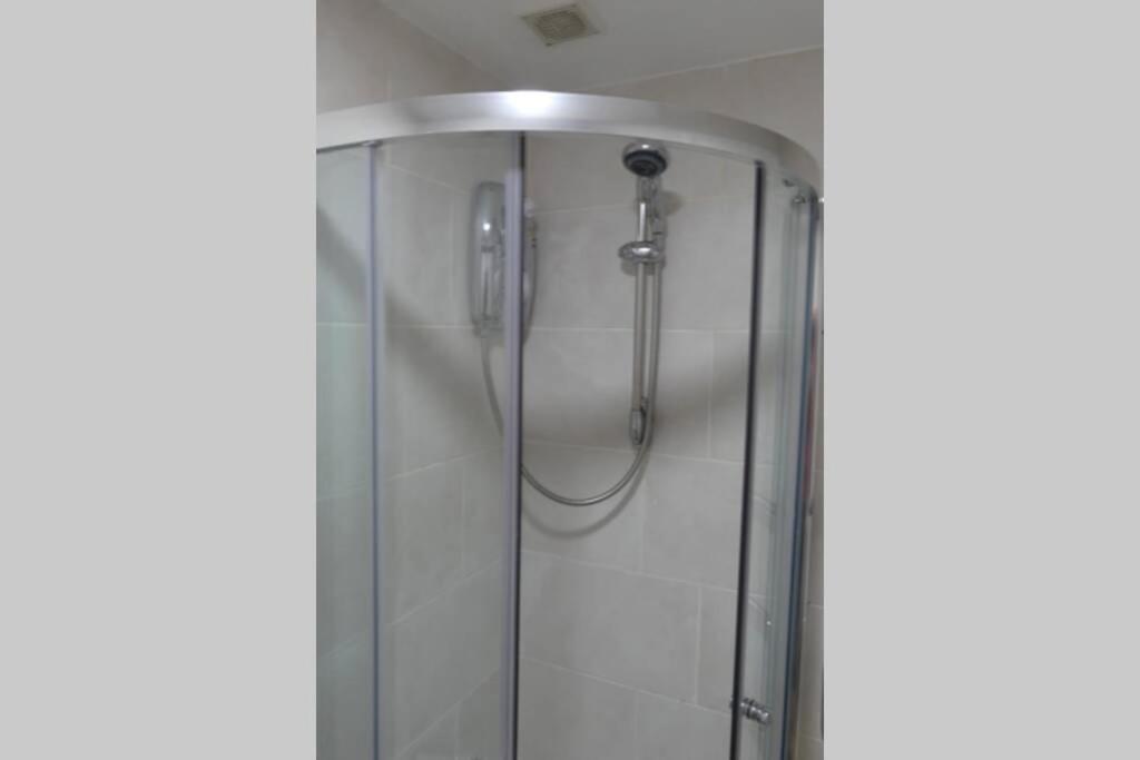 2 Bedroom Apartment Nr City Centre, Uni & Parks Cardiff Luaran gambar