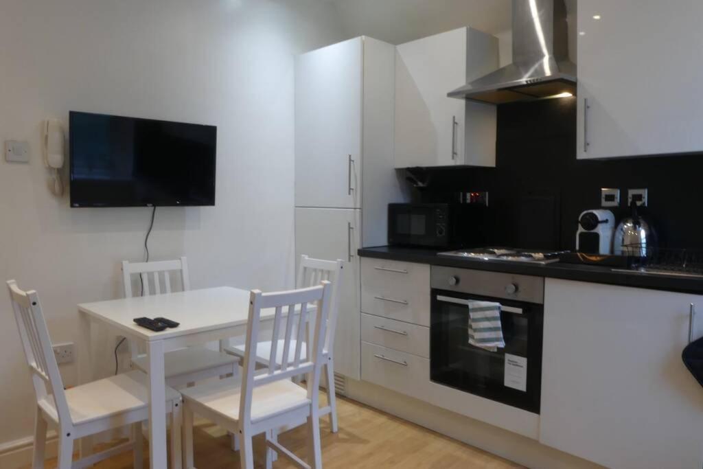 2 Bedroom Apartment Nr City Centre, Uni & Parks Cardiff Luaran gambar