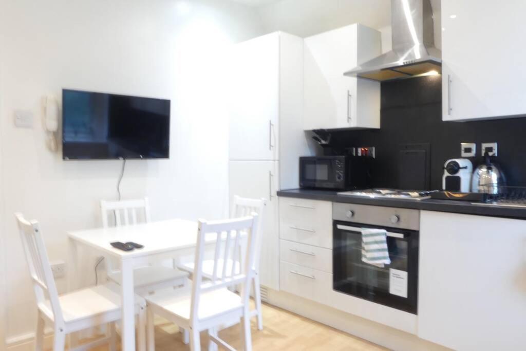 2 Bedroom Apartment Nr City Centre, Uni & Parks Cardiff Luaran gambar